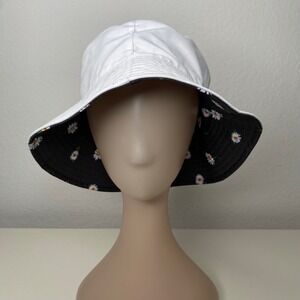 Alice and Olivia‎ Daisy Reversible Bucket Hat White Black Floral Print Whimsical